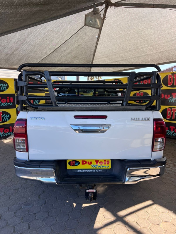 
								Toyota Hilux full									