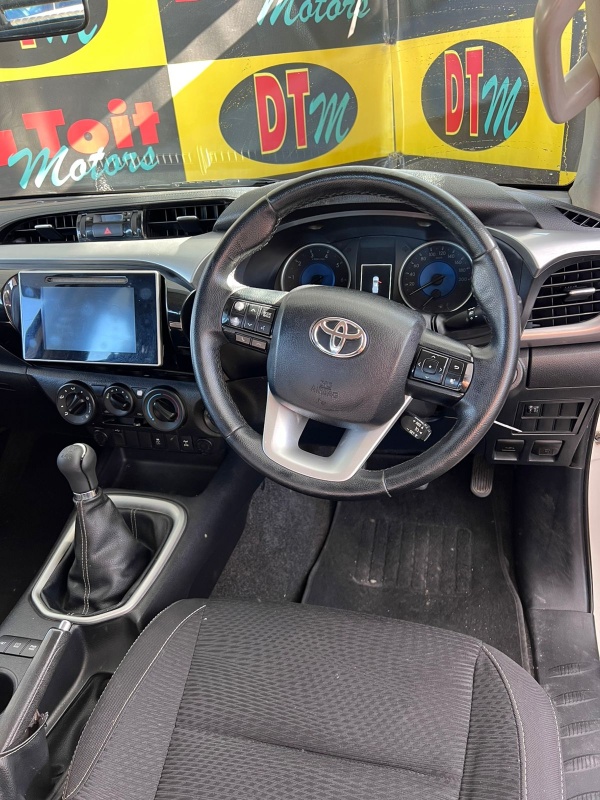 
								Toyota Hilux full									