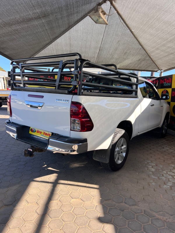 
								Toyota Hilux full									
