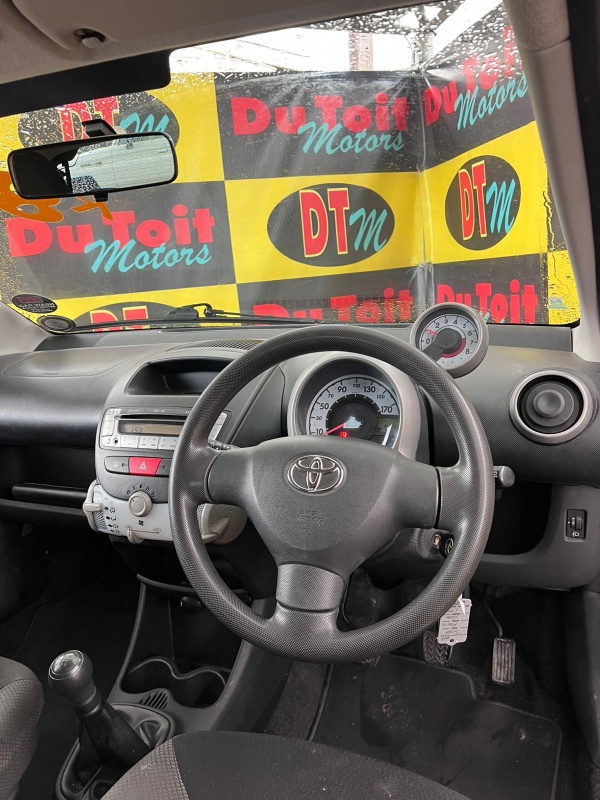 
								2013 Toyota Aygo full									