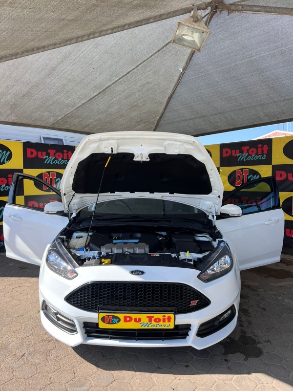 
								2016 Ford Focus ST full									