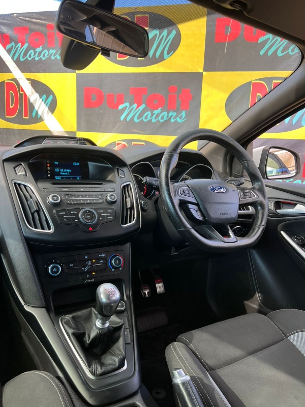 
								2016 Ford Focus ST full									