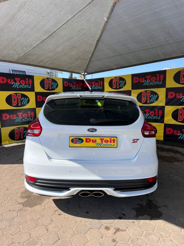 
								2016 Ford Focus ST full									