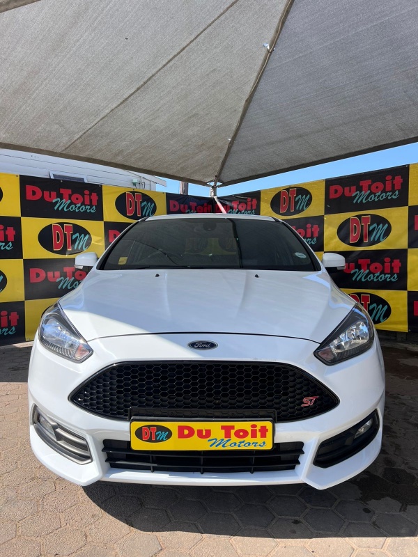
								2016 Ford Focus ST full									