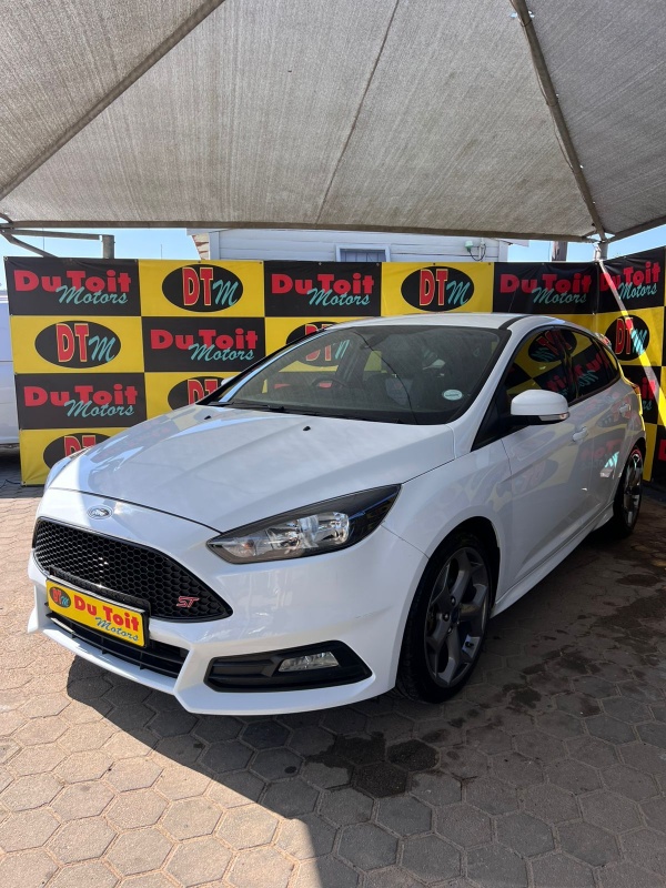 
								2016 Ford Focus ST full									