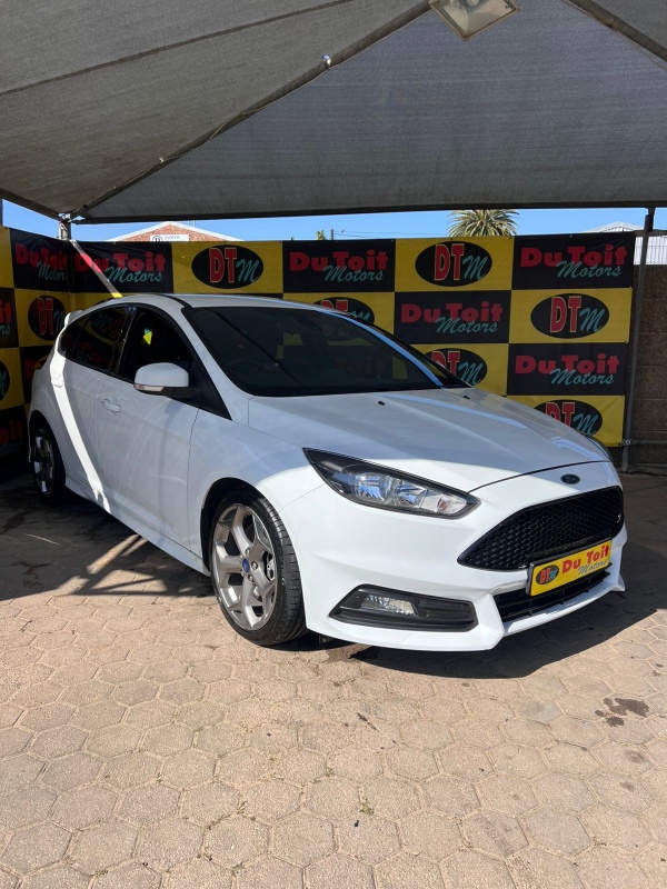 
								2016 Ford Focus ST full									