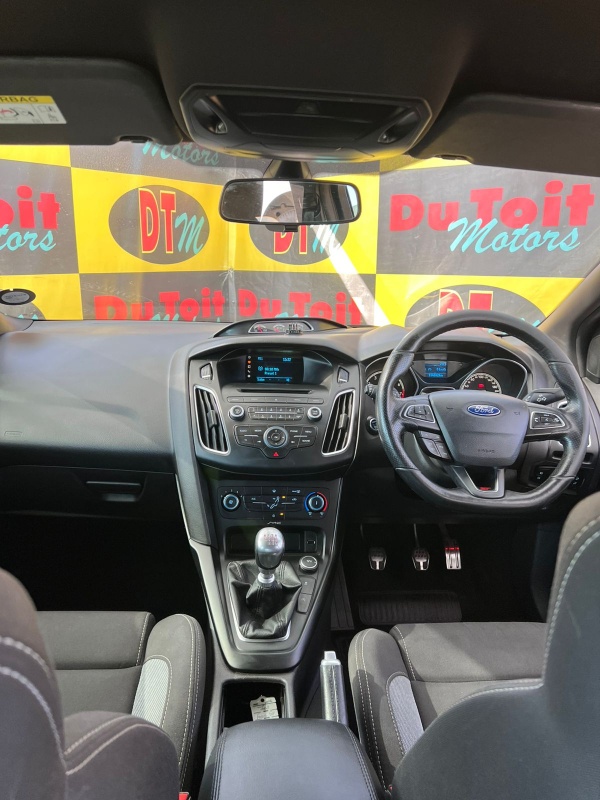 
								2016 Ford Focus ST full									