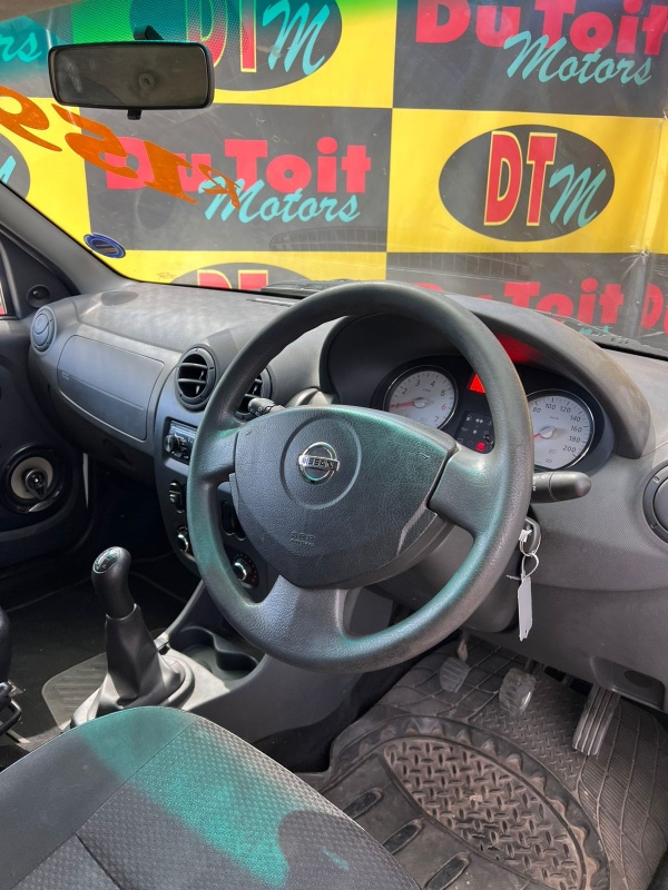 
								2021 Nissan NP 200 full									