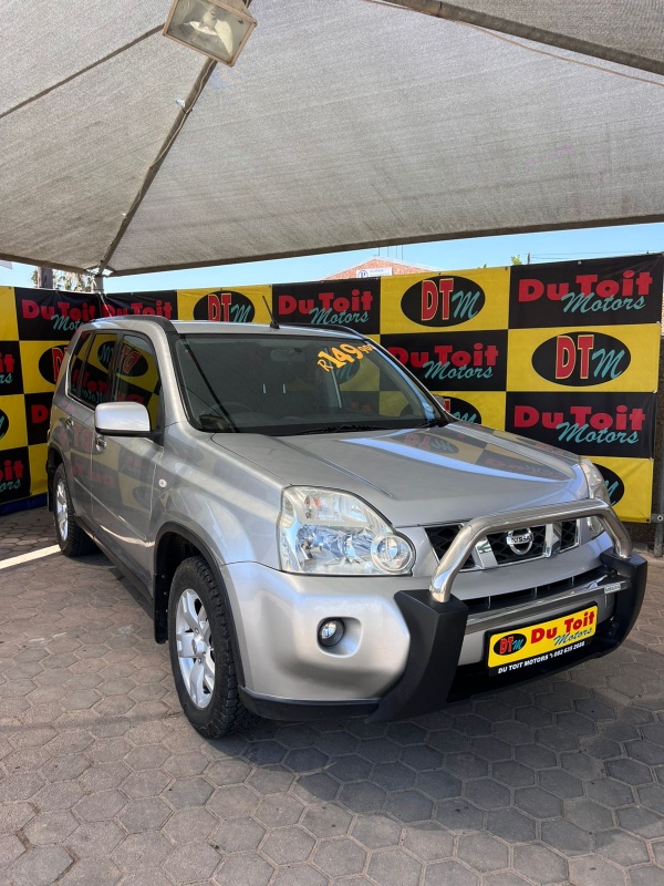 
								2010 Nissan X-trail full									