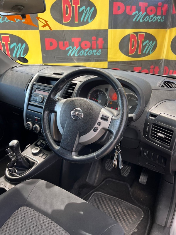 
								2010 Nissan X-trail full									