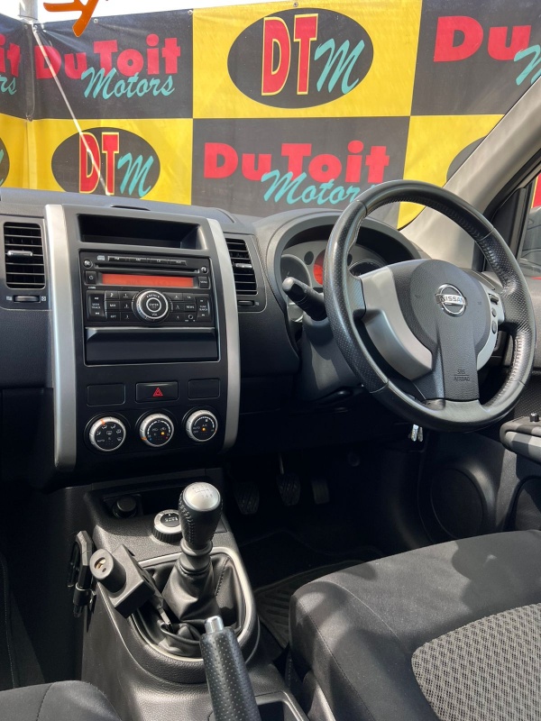 
								2010 Nissan X-trail full									