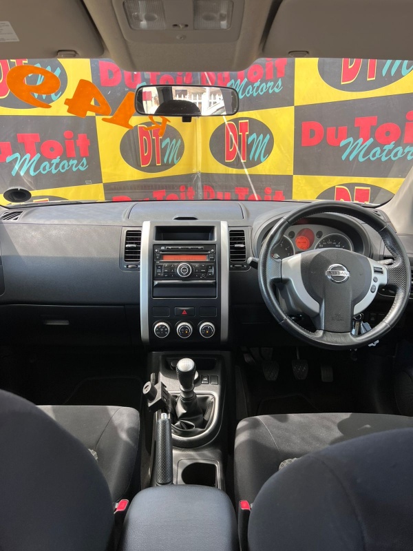 
								2010 Nissan X-trail full									