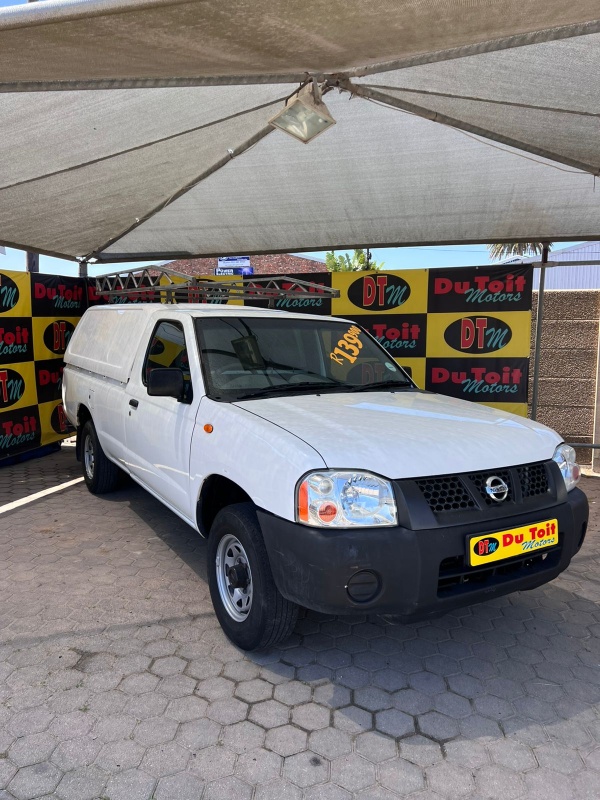
								2015 Nissan NP300 full									