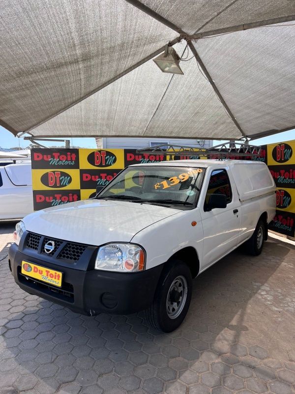 
								2015 Nissan NP300 full									