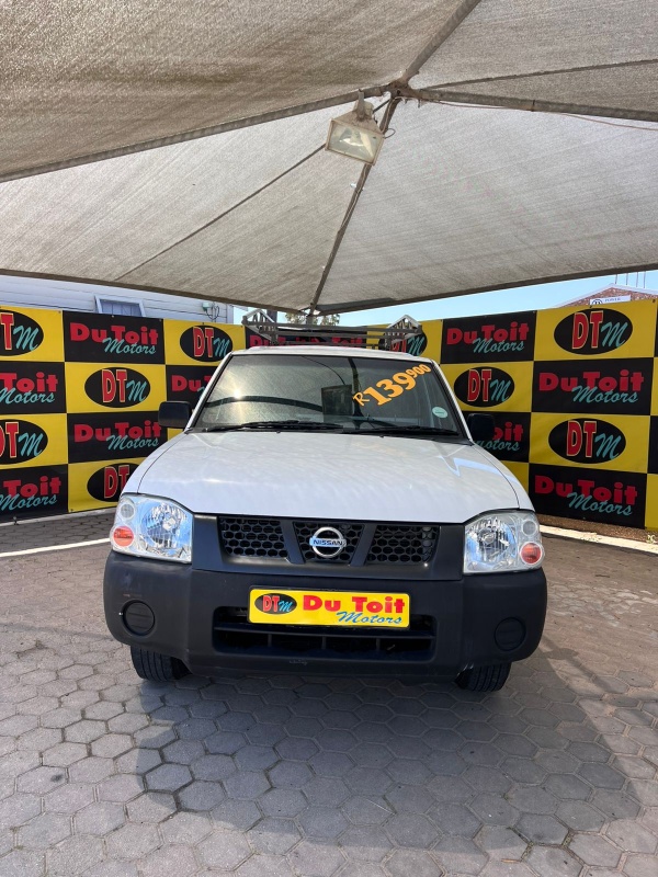 
								2015 Nissan NP300 full									