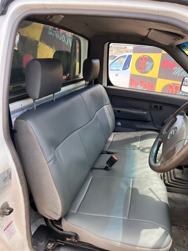 
								2015 Nissan NP300 full									