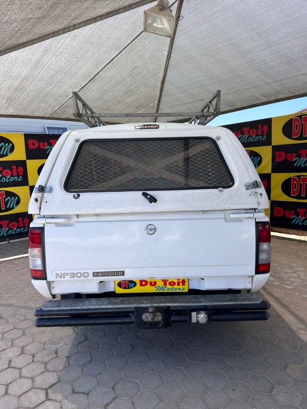 
								2015 Nissan NP300 full									