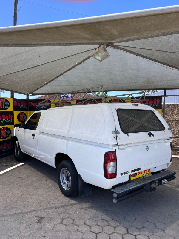 
								2015 Nissan NP300 full									