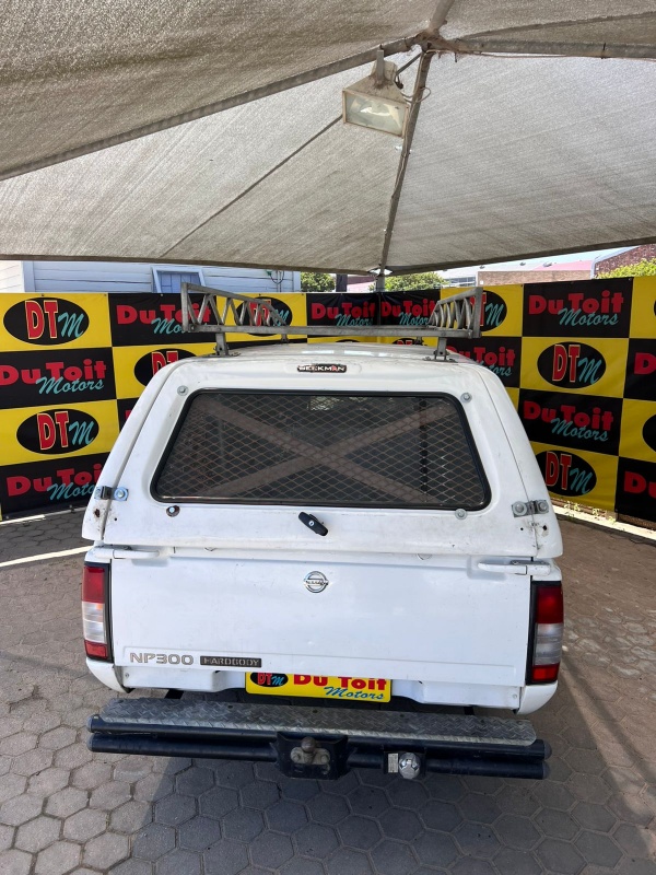 
								2015 Nissan NP300 full									