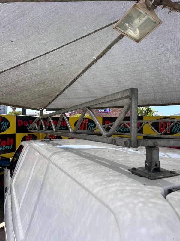 
								2015 Nissan NP300 full									