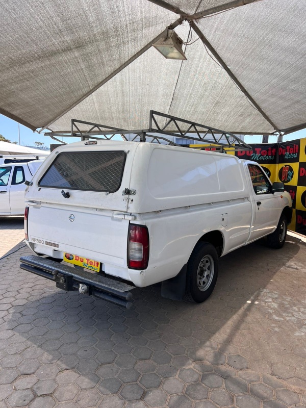 
								2015 Nissan NP300 full									