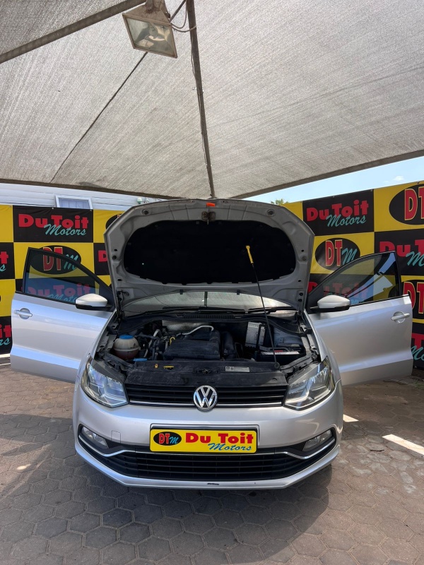 
								2015 Volkswagen Polo TSI full									