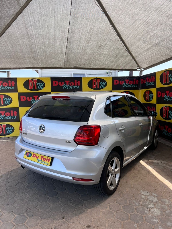 
								2015 Volkswagen Polo TSI full									