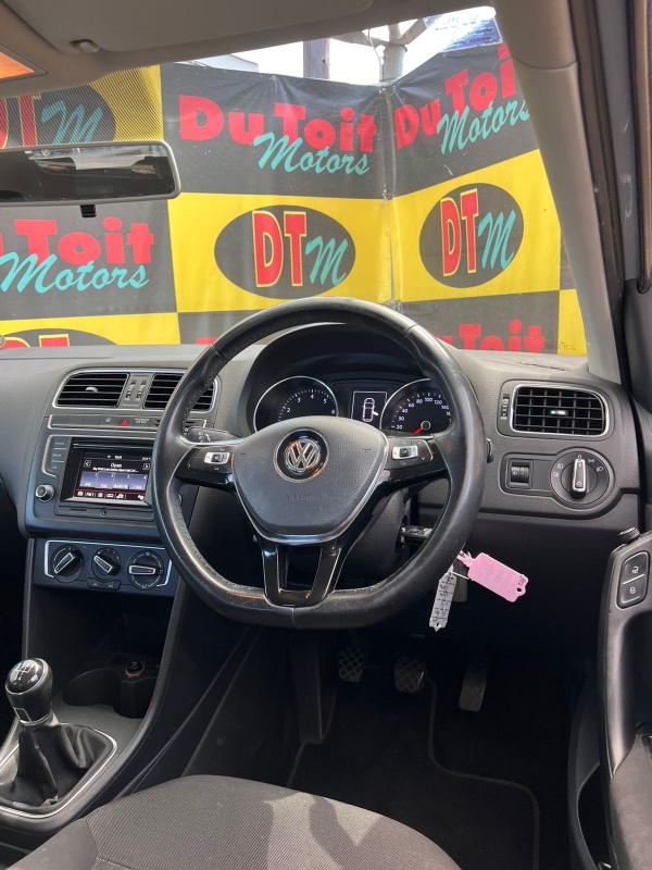 
								2015 Volkswagen Polo TSI full									