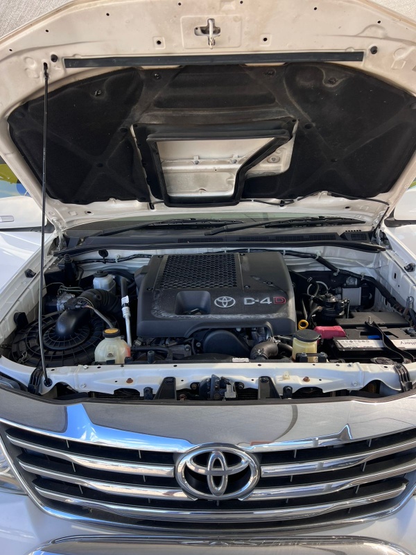 
								2012 Toyota Fortuner full									