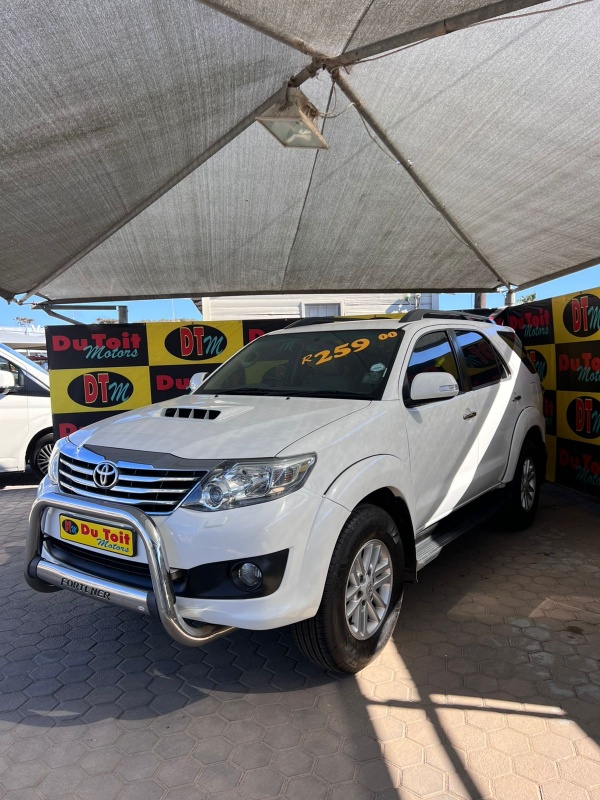 
								2012 Toyota Fortuner full									