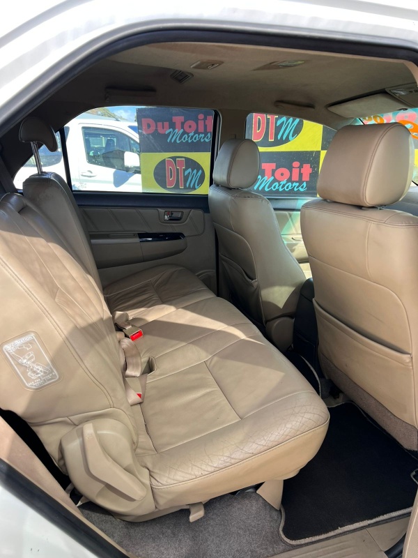 
								2012 Toyota Fortuner full									