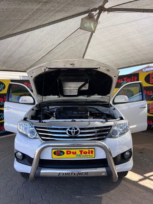 
								2012 Toyota Fortuner full									