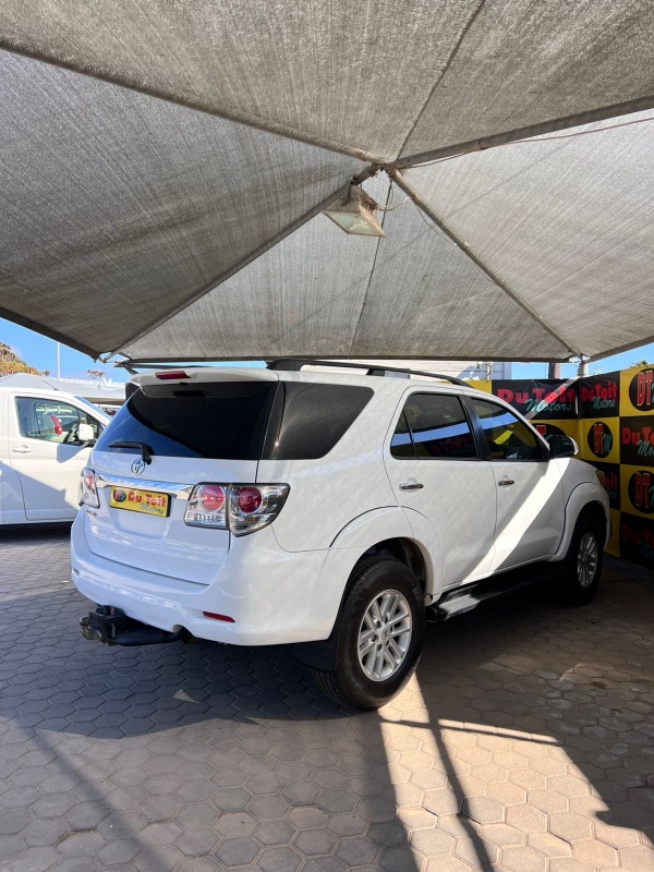 
								2012 Toyota Fortuner full									