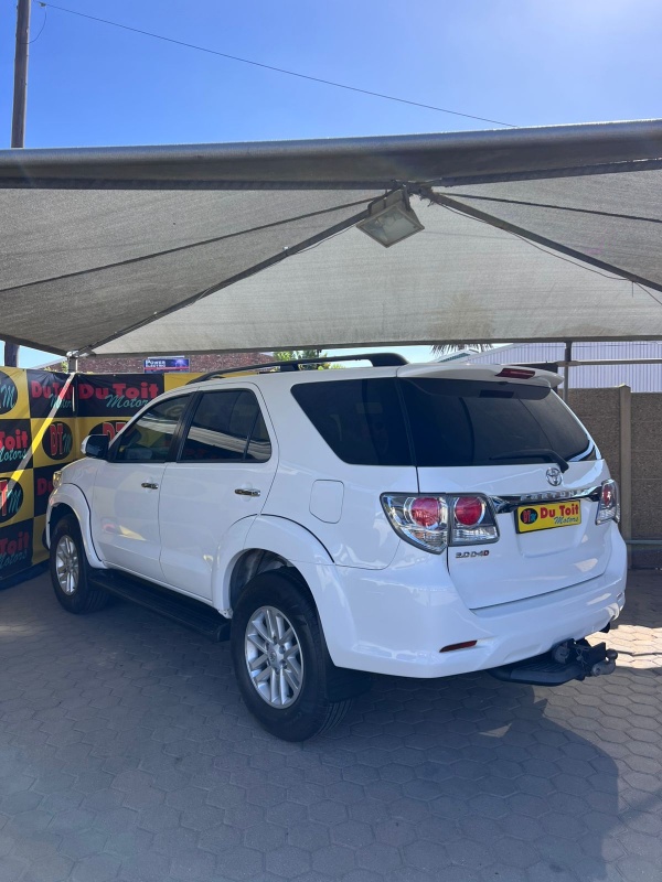 
								2012 Toyota Fortuner full									