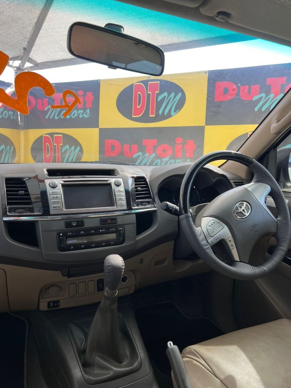 
								2012 Toyota Fortuner full									