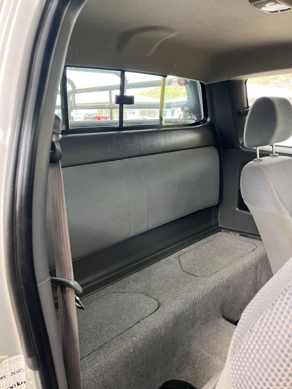 
								2014 Toyota Hilux 3.0D4D full									