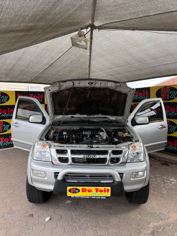 
								2005 Isuzu KB300 full									