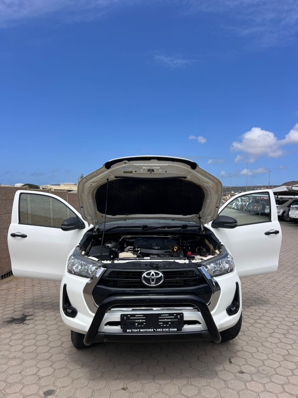 
								2022 Toyota Hilux 2.4 GD-6 full									