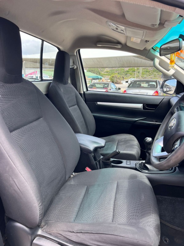 
								2022 Toyota Hilux 2.4 GD-6 full									