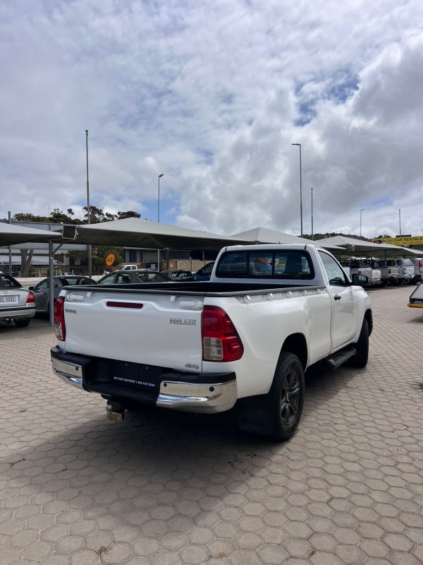 
								2022 Toyota Hilux 2.4 GD-6 full									
