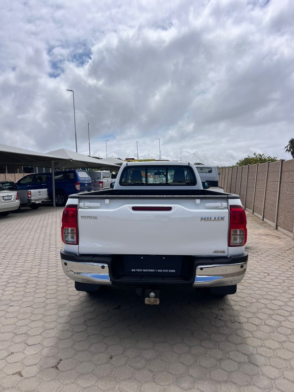 
								2022 Toyota Hilux 2.4 GD-6 full									