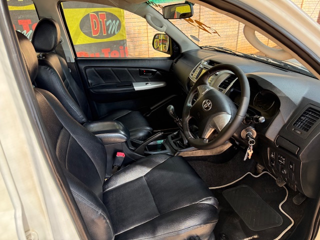 
								2015 Toyota Hilux 3.0 D-4D Legend 45 4×4 Double-Cab full									