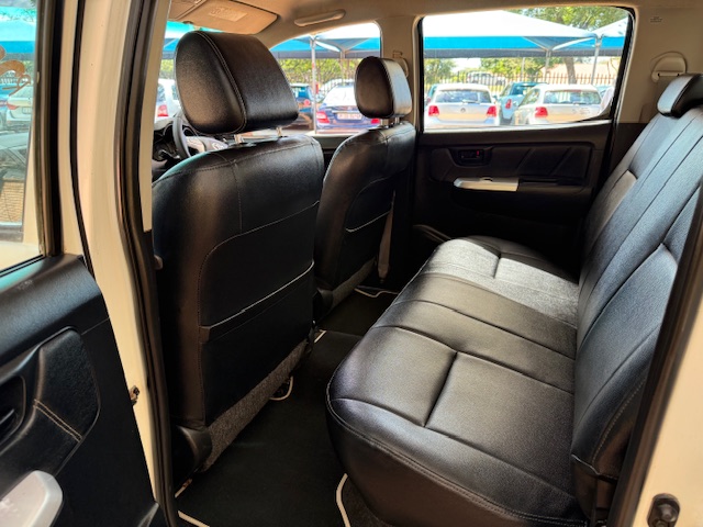 
								2015 Toyota Hilux 3.0 D-4D Legend 45 4×4 Double-Cab full									