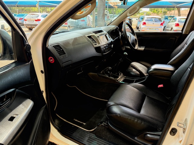 
								2015 Toyota Hilux 3.0 D-4D Legend 45 4×4 Double-Cab full									