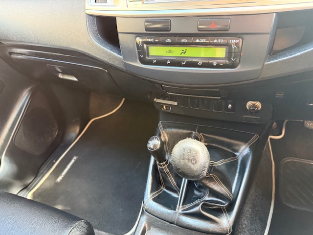 
								2015 Toyota Hilux 3.0 D-4D Legend 45 4×4 Double-Cab full									