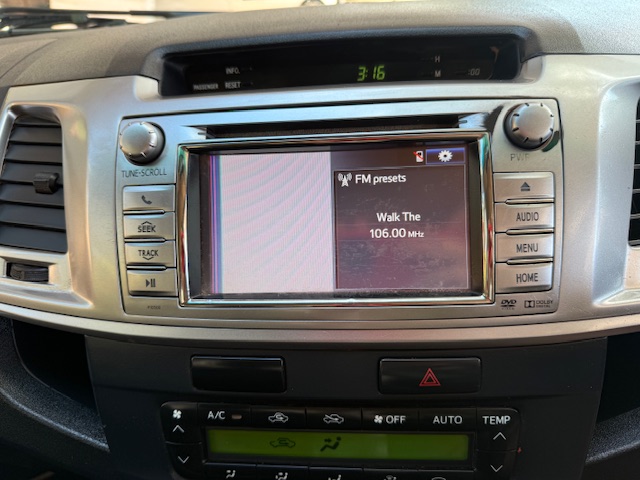 
								2015 Toyota Hilux 3.0 D-4D Legend 45 4×4 Double-Cab full									