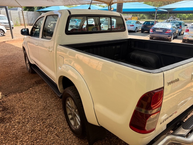 
								2015 Toyota Hilux 3.0 D-4D Legend 45 4×4 Double-Cab full									