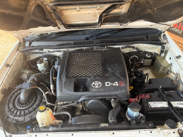 
								2015 Toyota Hilux 3.0 D-4D Legend 45 4×4 Double-Cab full									