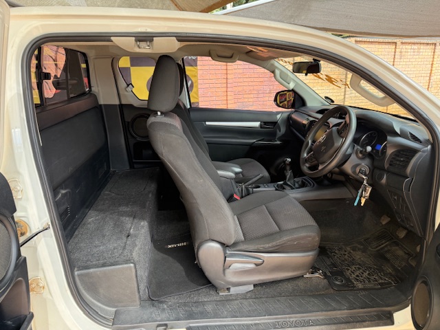 
								2019 Toyota Hilux 2.4 GD-6 Raised Body SRX Extended Cab full									