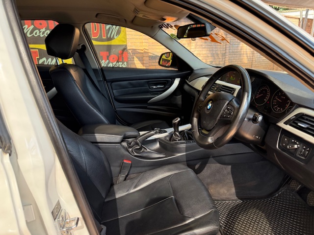 
								2012 BMW 3 Series 320i full									